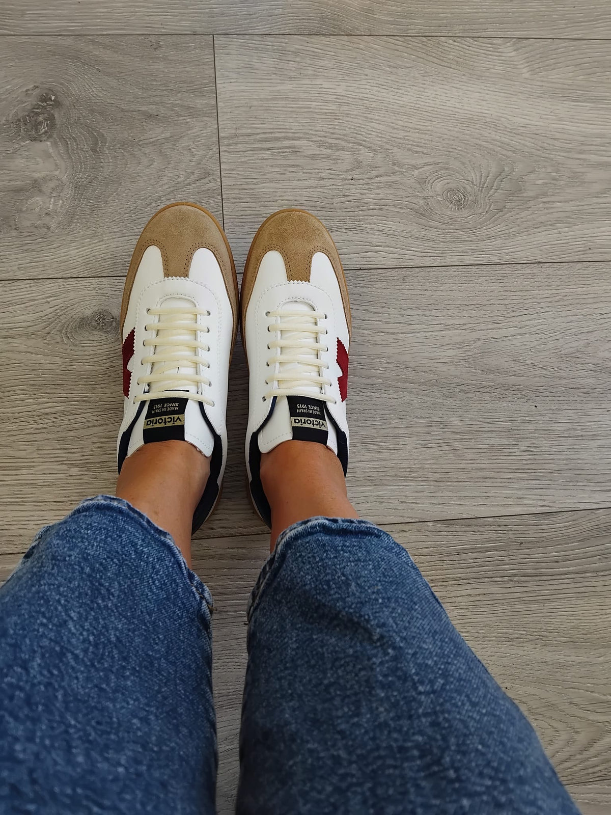Victoria - 126217 White, Burgundy and Navy Trainer