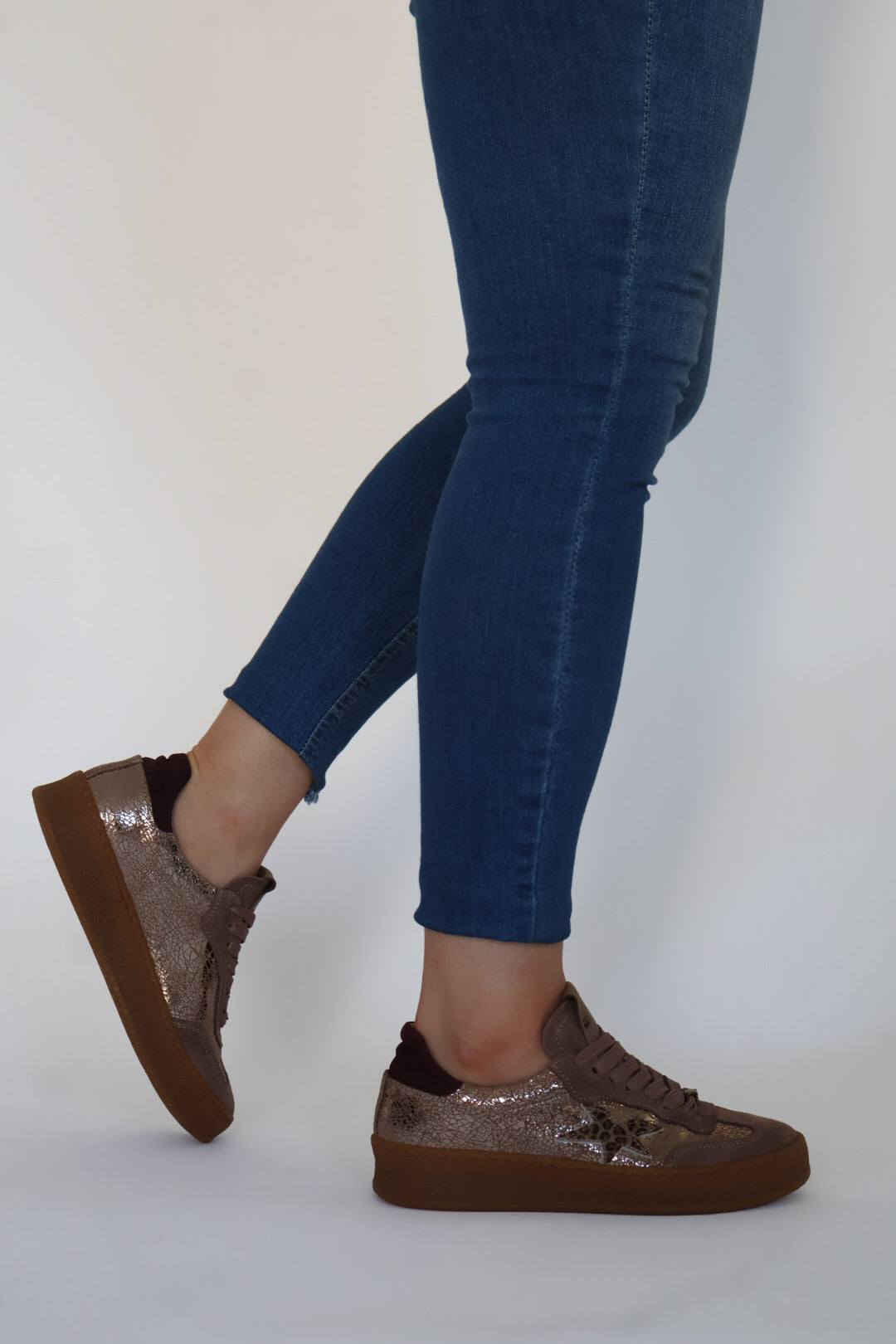 Meline - 525 SBT Taupe/Burgundy Platform Trainer