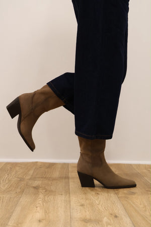 Carmela - 164255 Taupe Med Calf Boot