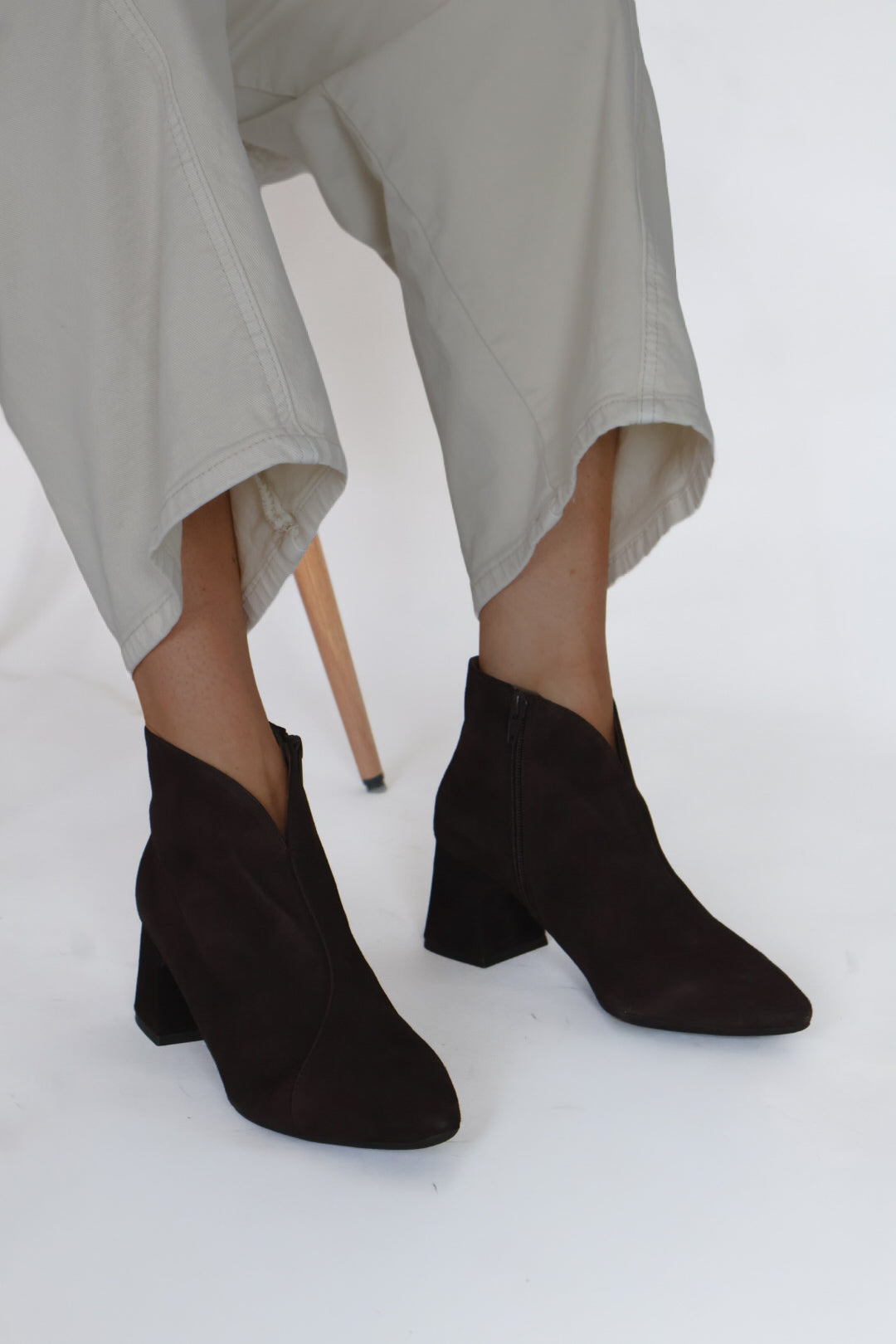 Wonders - I-9013 Brown Suede V Ankle Boot