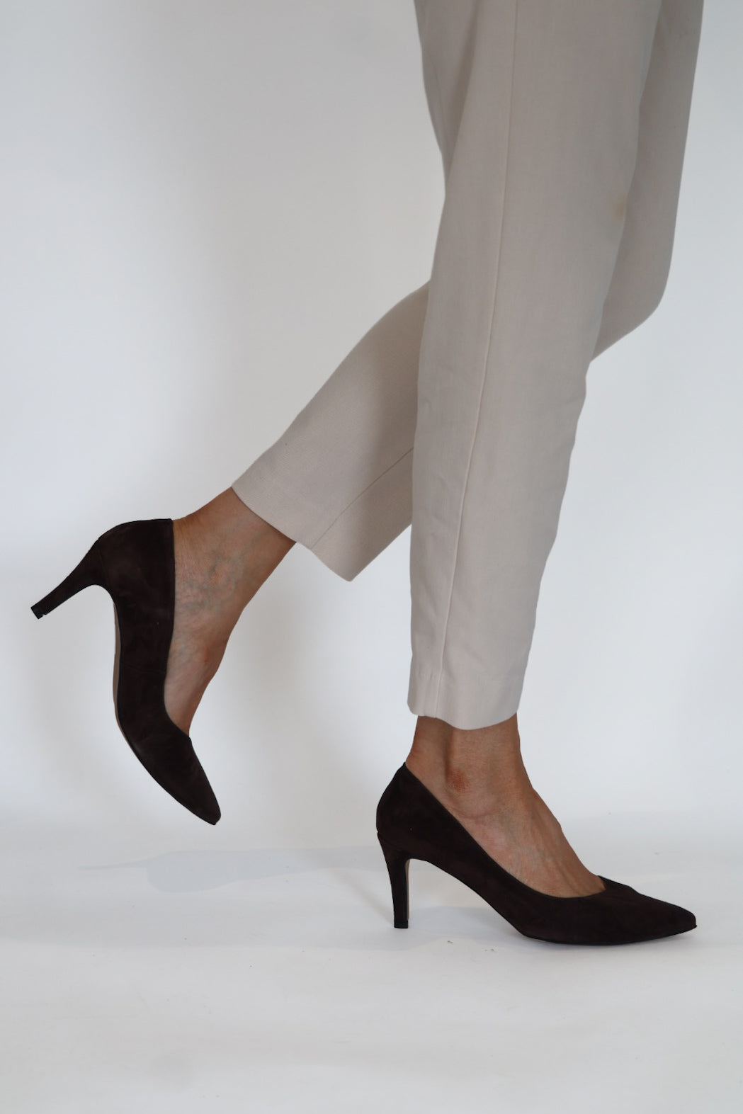 Rachels - Z6047 Brown Suede V Court Shoe