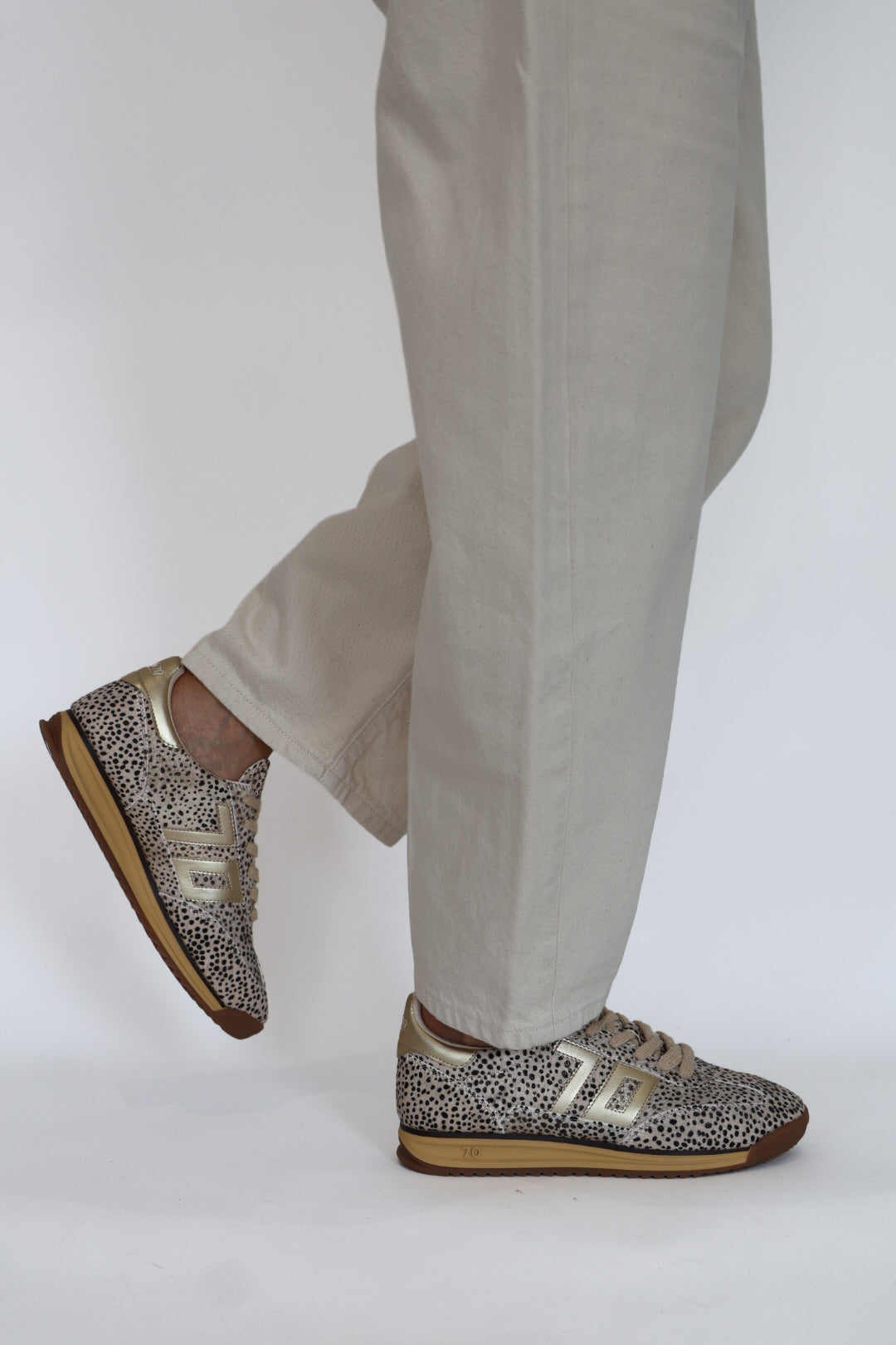 Back 70 - Jogger Cream/Brown Dot Trainer