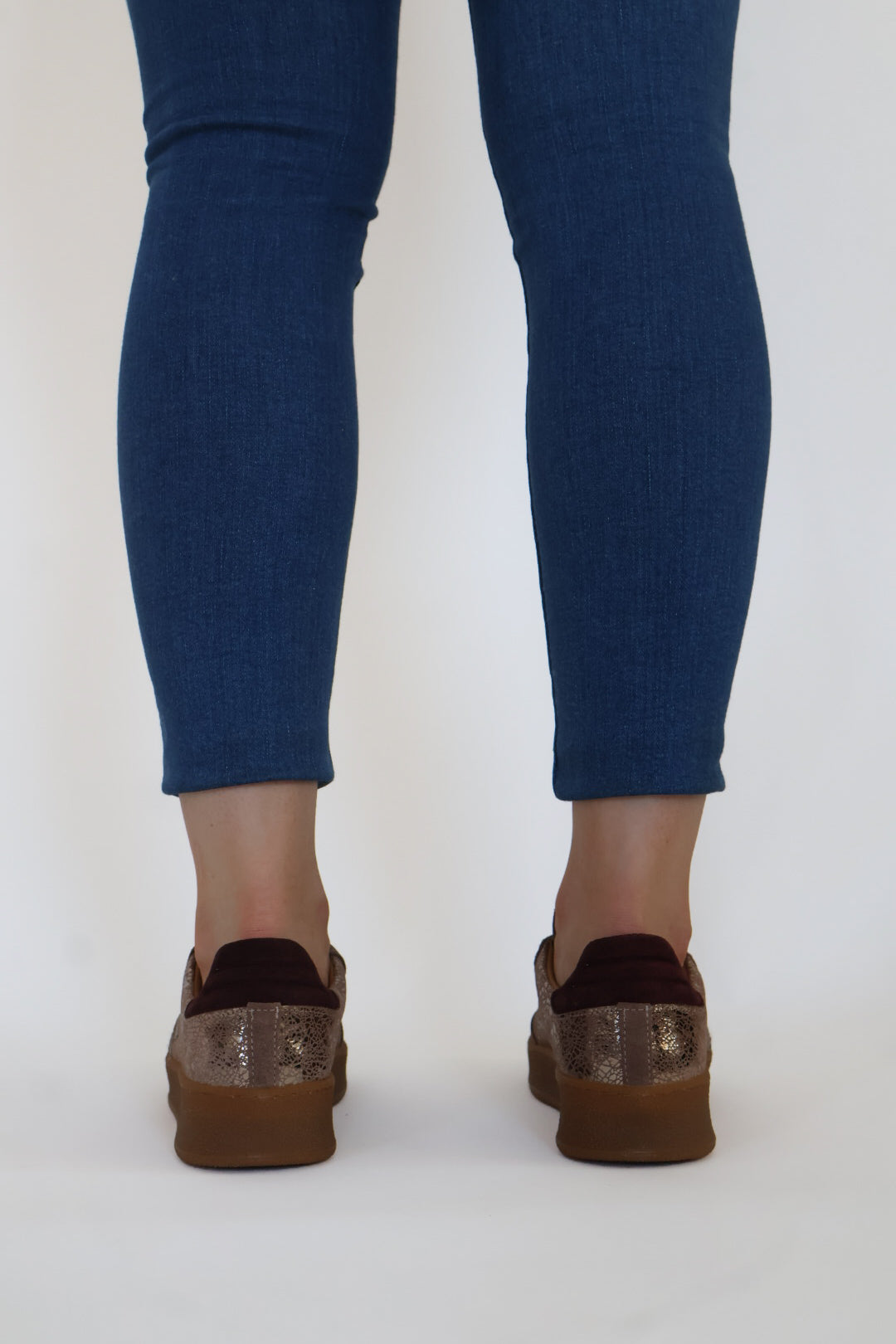 Meline - 525 SBT Taupe/Burgundy Platform Trainer