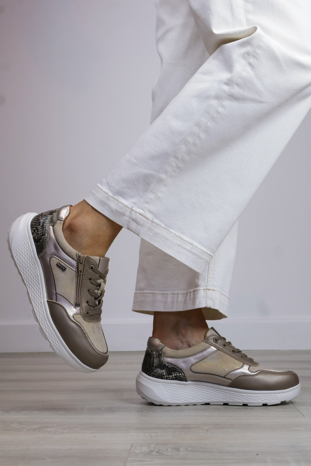 G Comfort - S-2731 Metallic Waterproof Trainer