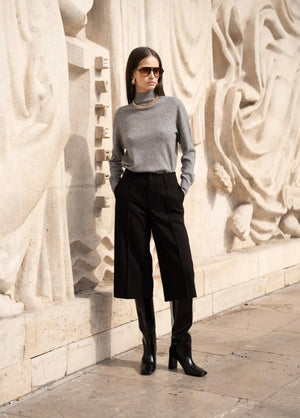 Anna - Black Bermuda Trousers