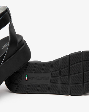 NeroGiardini - E617067D Black Flatform Sandal