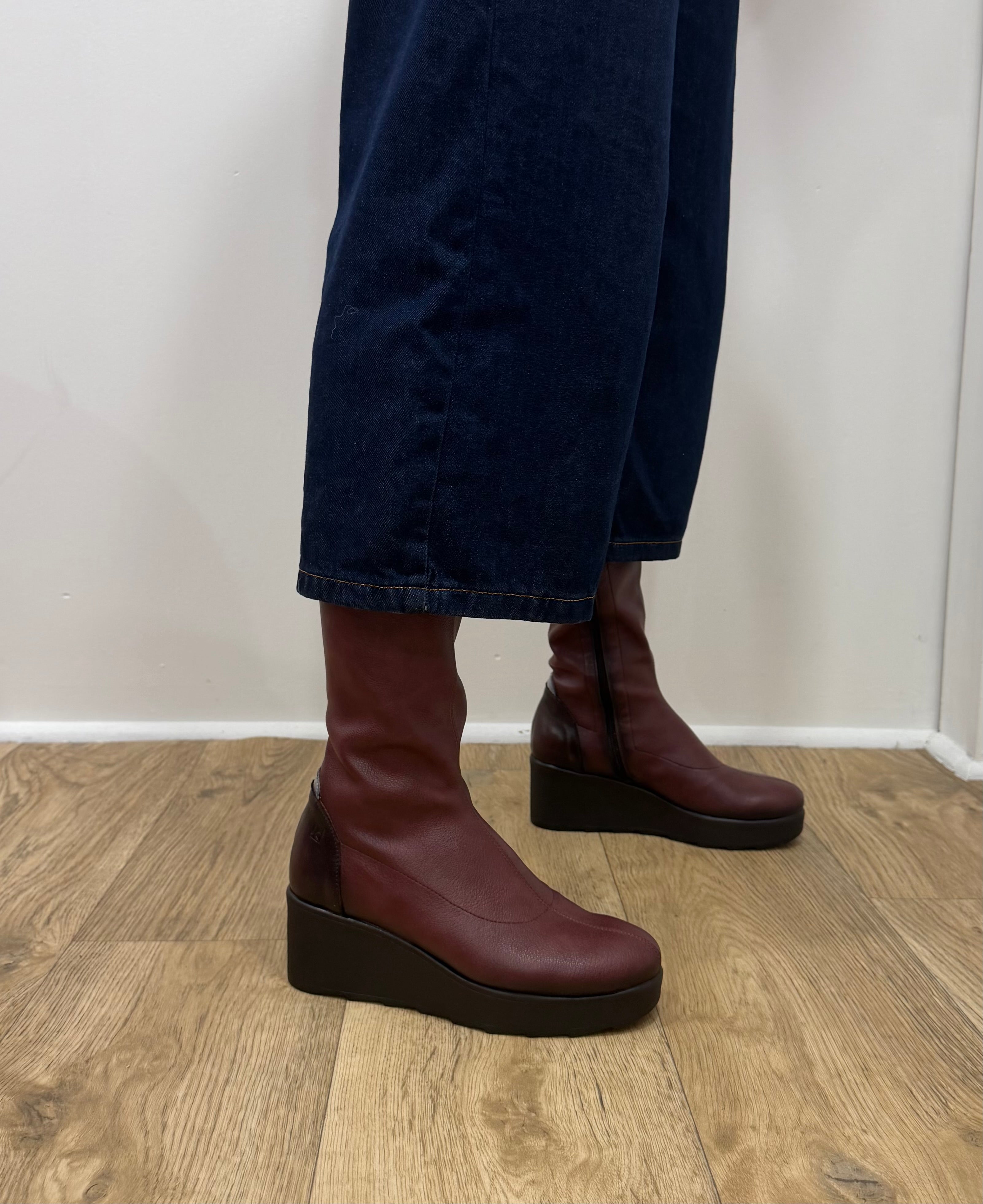 Jose Saenz - 6428 Burgundy Sock Wedge Knee High