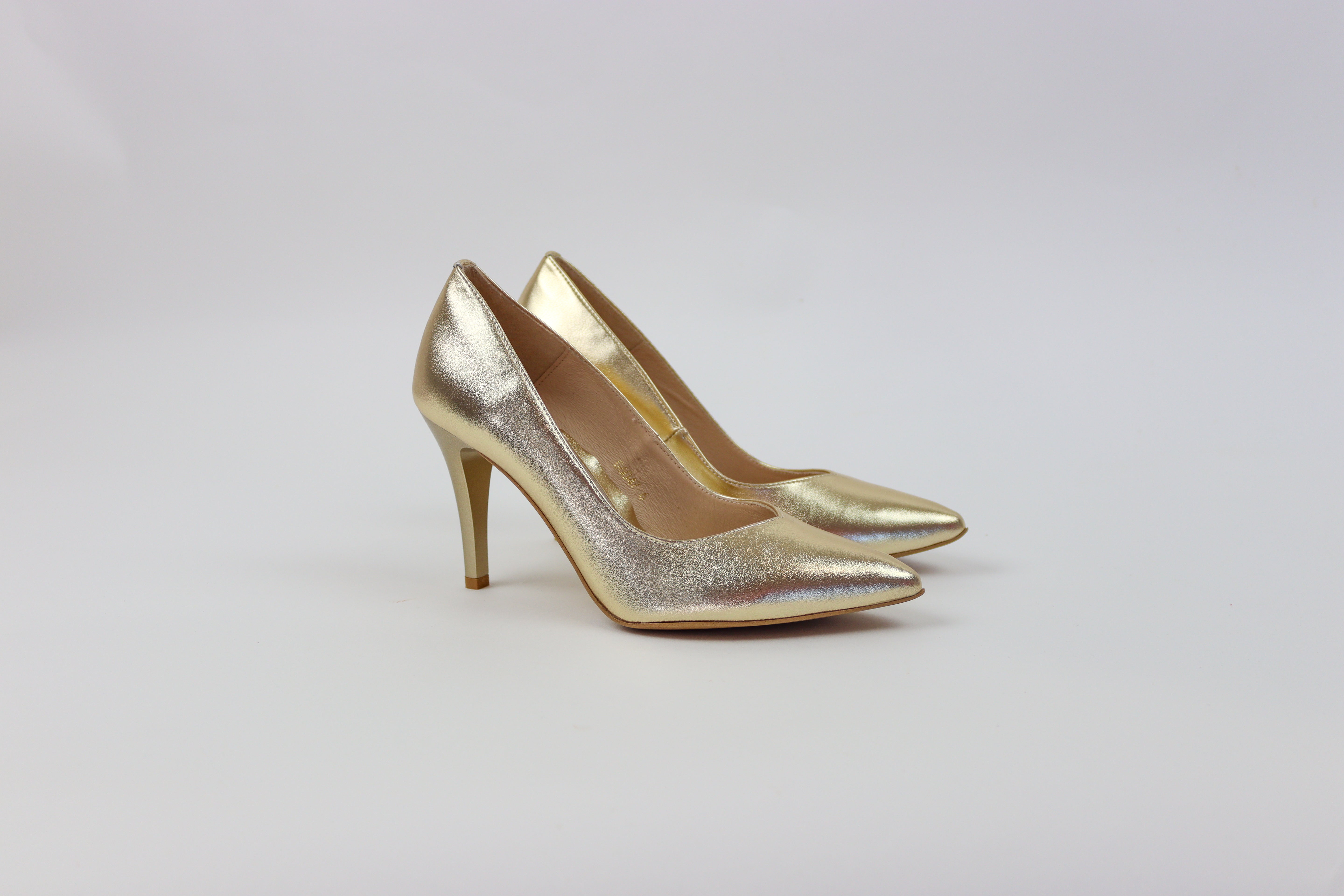 Rachels - S6046/154 Gold V Court Shoe