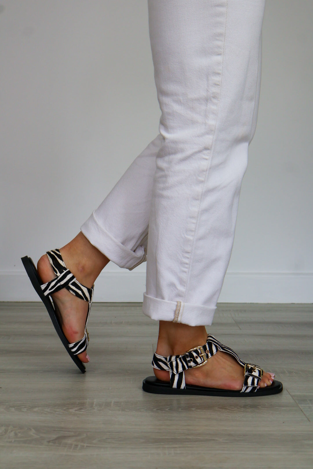 Alpe - 5598 Black/White Sandal