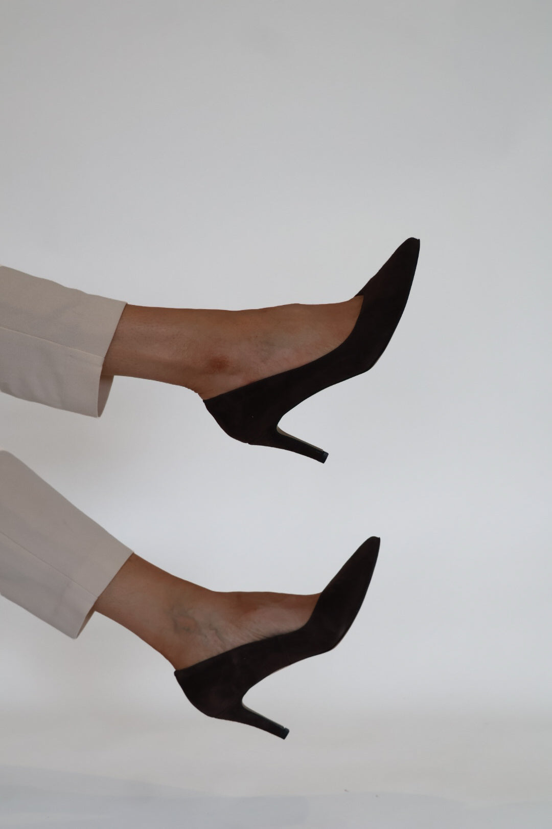 Rachels - Z6047 Brown Suede V Court Shoe