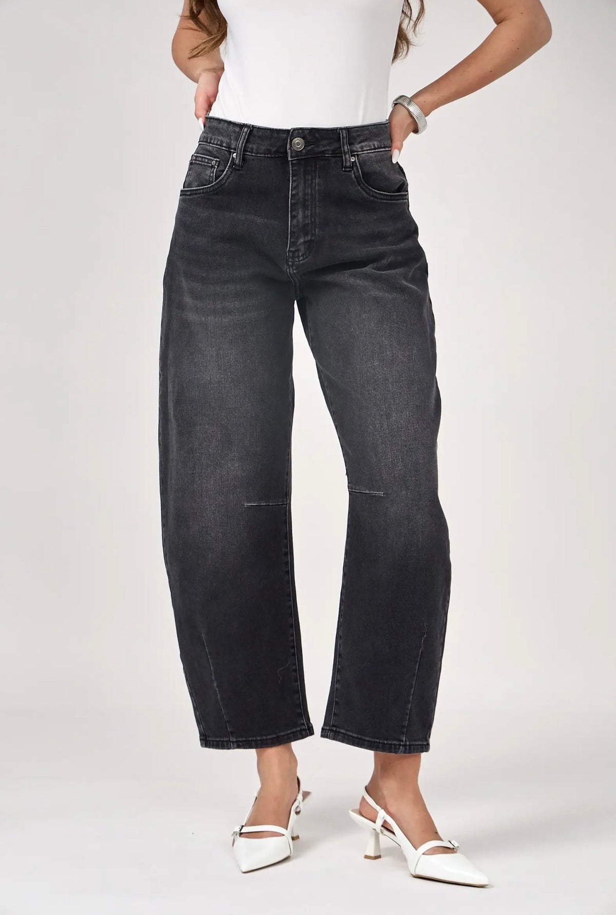 Anna - Black Cropped Barrel Jeans