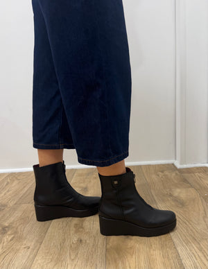 Jose Saenz - 6432 Black Front Zip Wedge