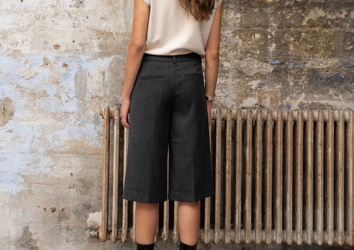 Anna - Charcoal Bermuda Trousers