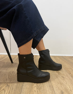 Jose Saenz - 6432 Black Front Zip Wedge