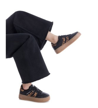 Xti - 144585 Black and Leopard Platform Trainer