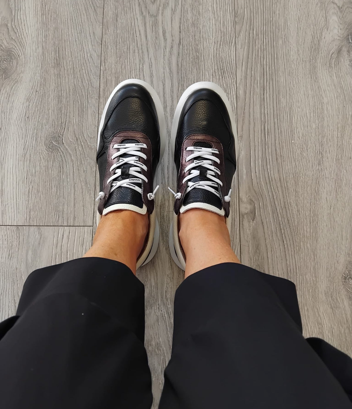 Wonders - A-3630 Black Wedge Elastic Trainer