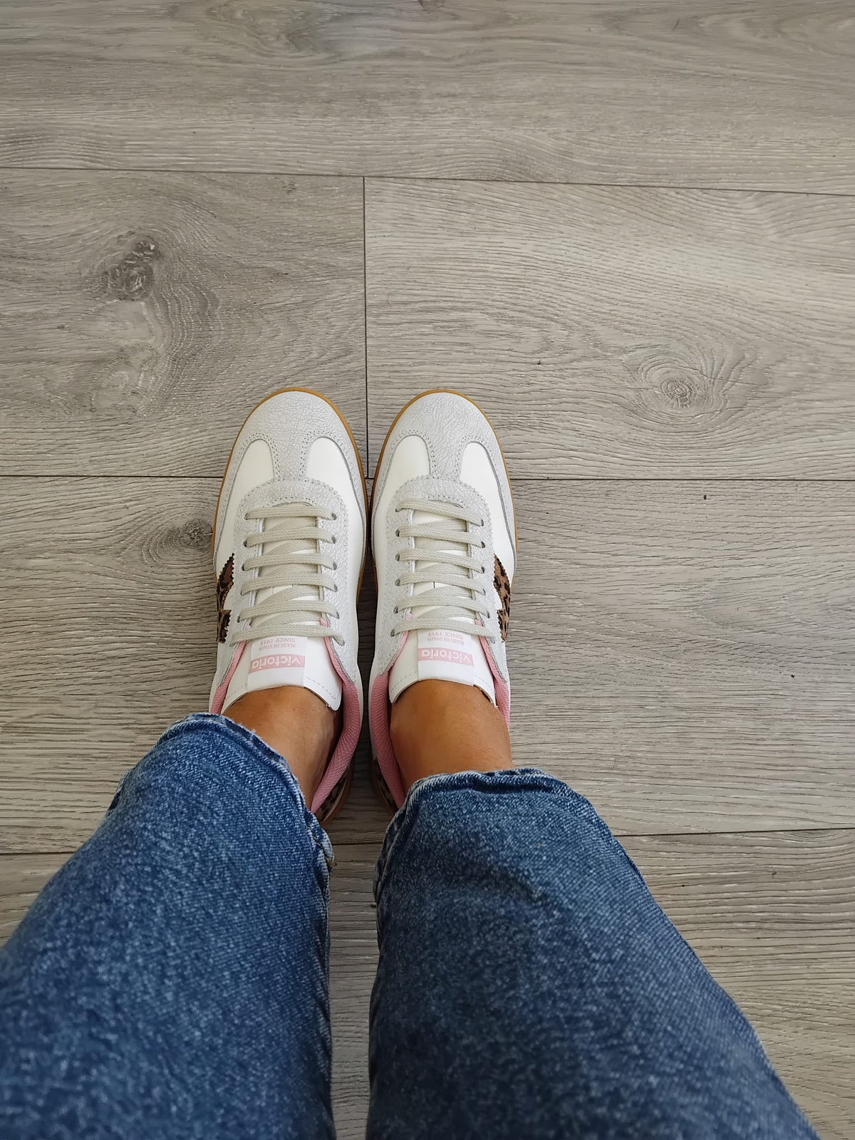 Victoria - 126204 White and Leopard Trainer