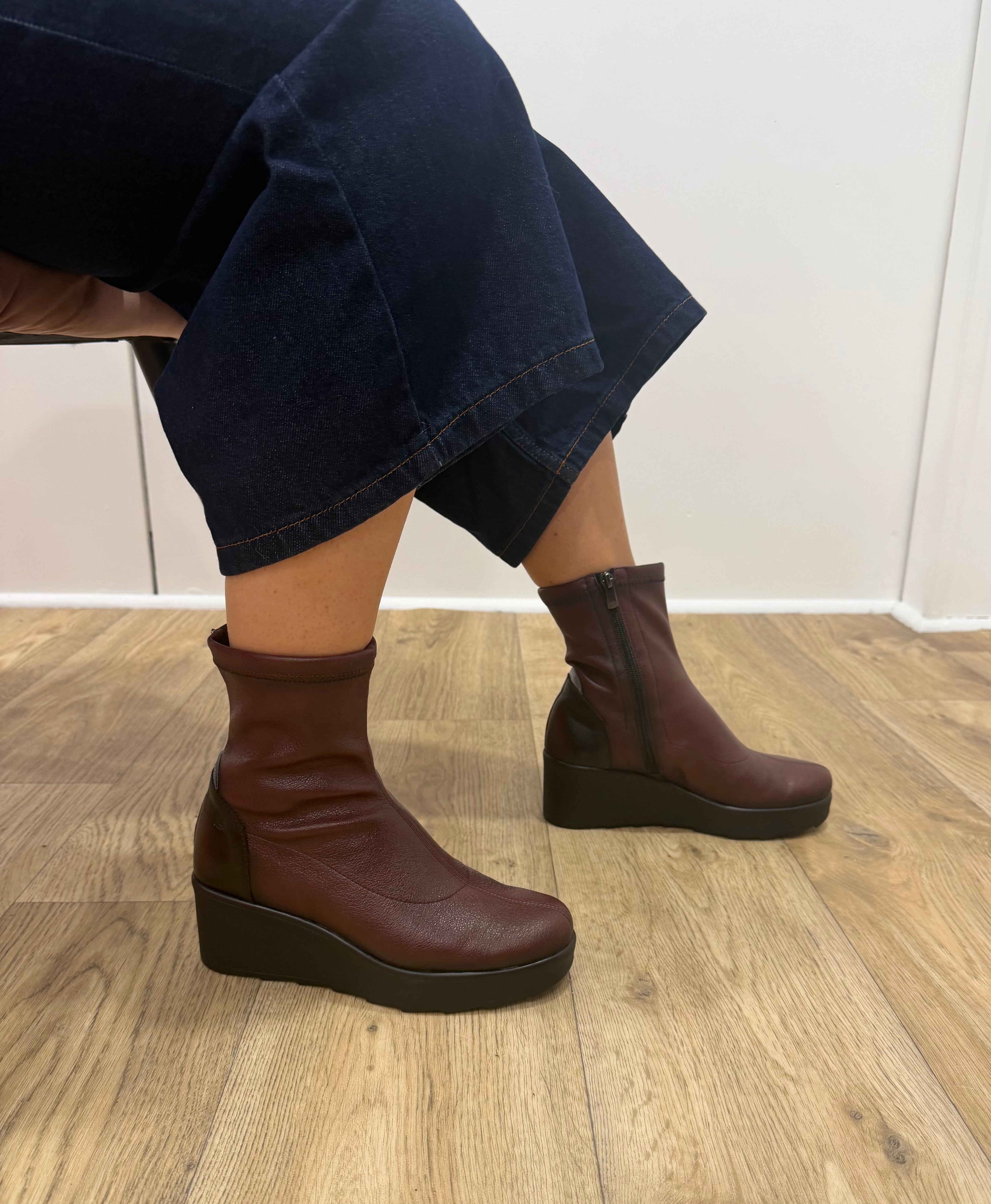 Jose Saenz - 6427 Burgundy Sock Wedge Boot