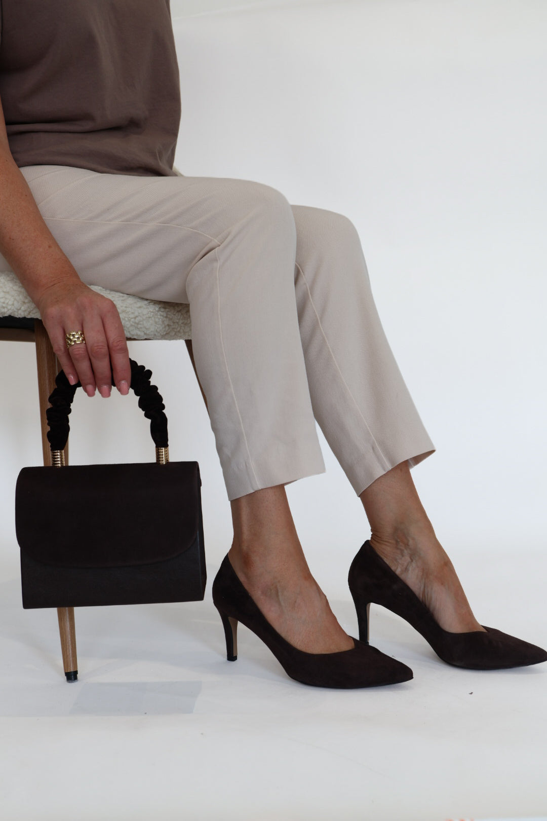 Rachels - Z6047 Brown Suede V Court Shoe
