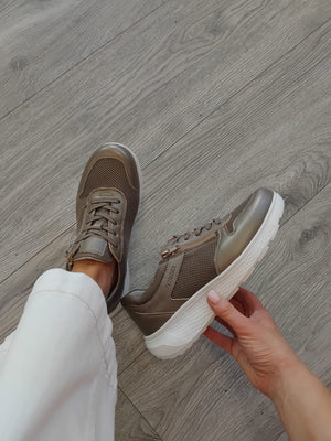 G Comfort - S-2730T Bronze Zip Trainer