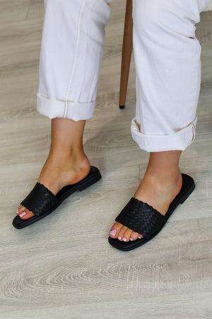 Oh My Sandals - 5829 Black Woven Slide