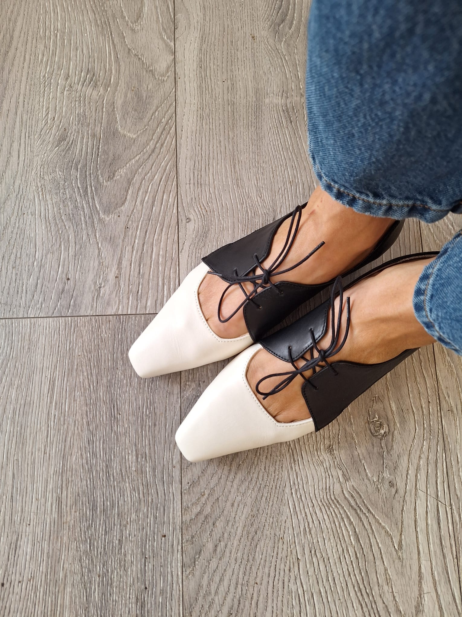 Hispanitas - 264628 Black & White Laced Shoe