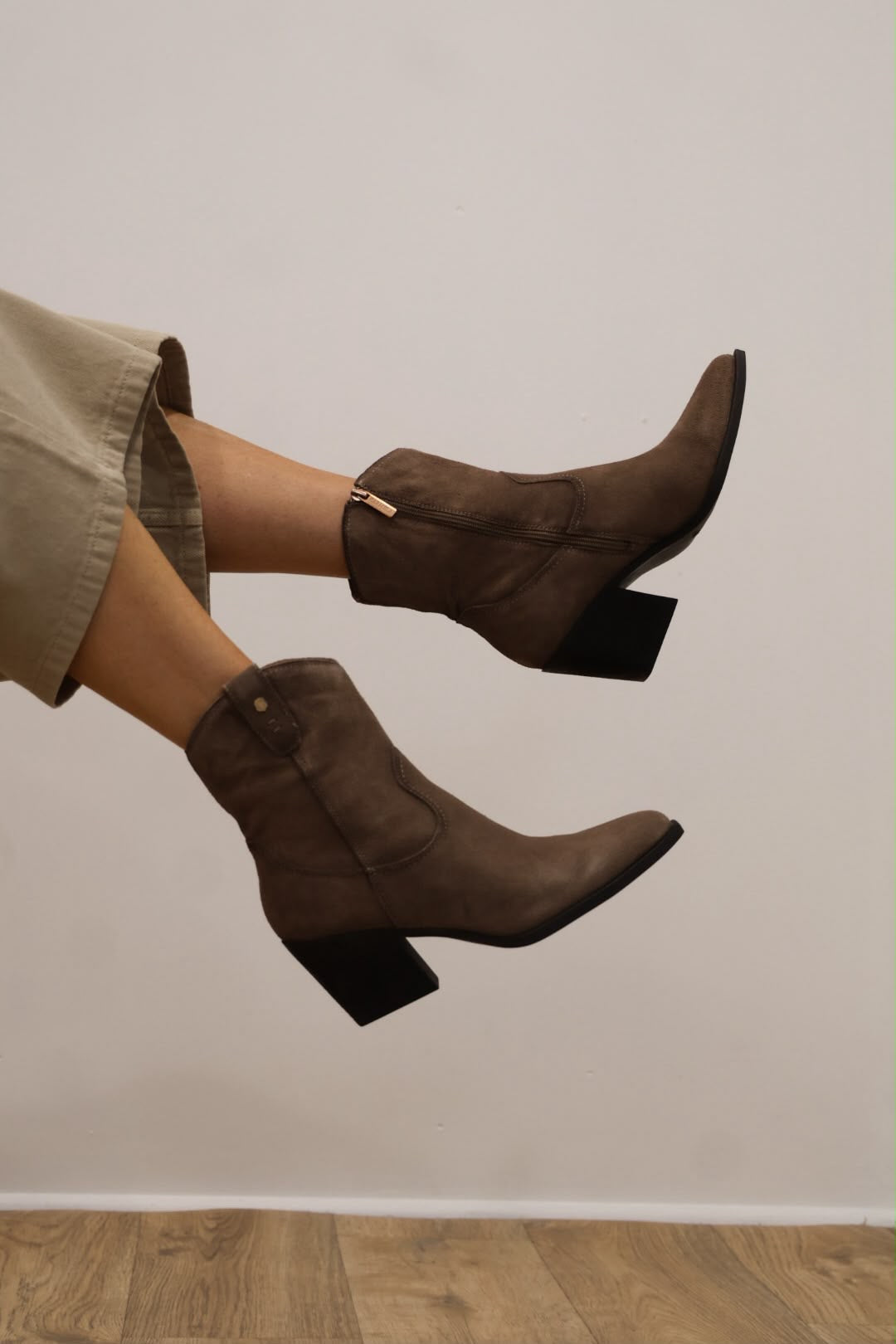 Carmela - 164387 Taupe Cowboy Boot