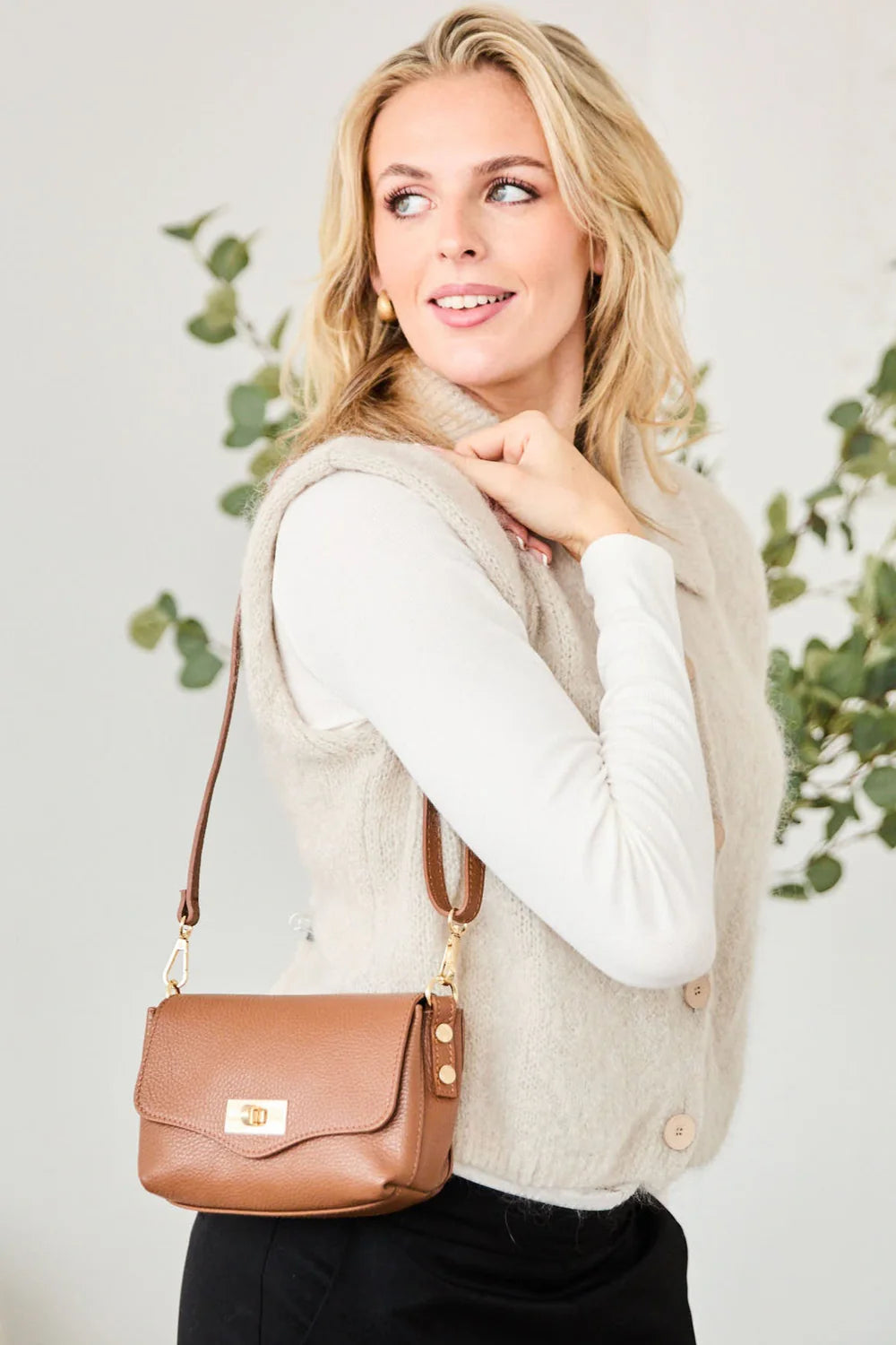 Elie Beaumont - Twist Clasp Tan Bag