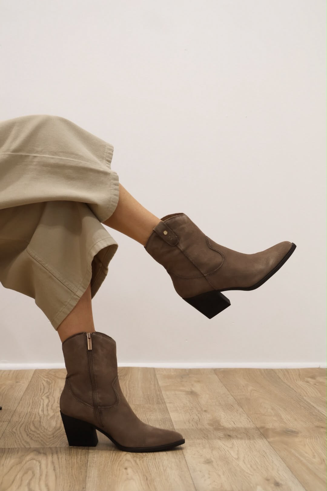 Carmela - 164387 Taupe Cowboy Boot