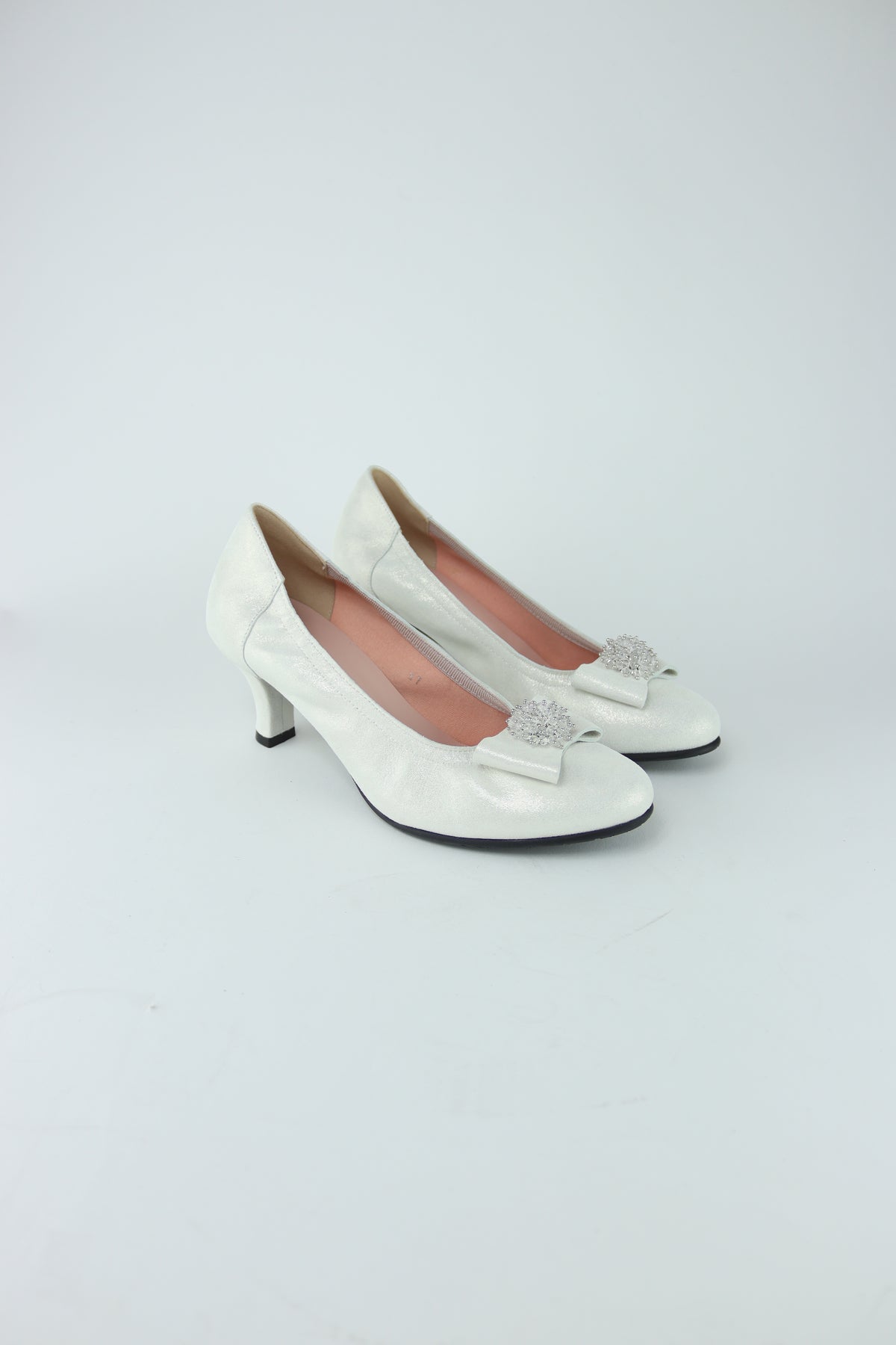 Le Babe - 3047 White/Silver Cluster Court Shoe