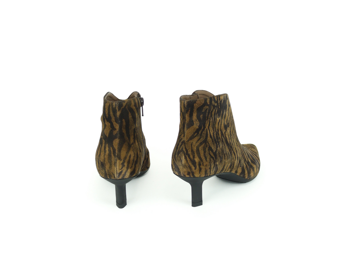 Wonders - G-7120 Brown Zebra Print