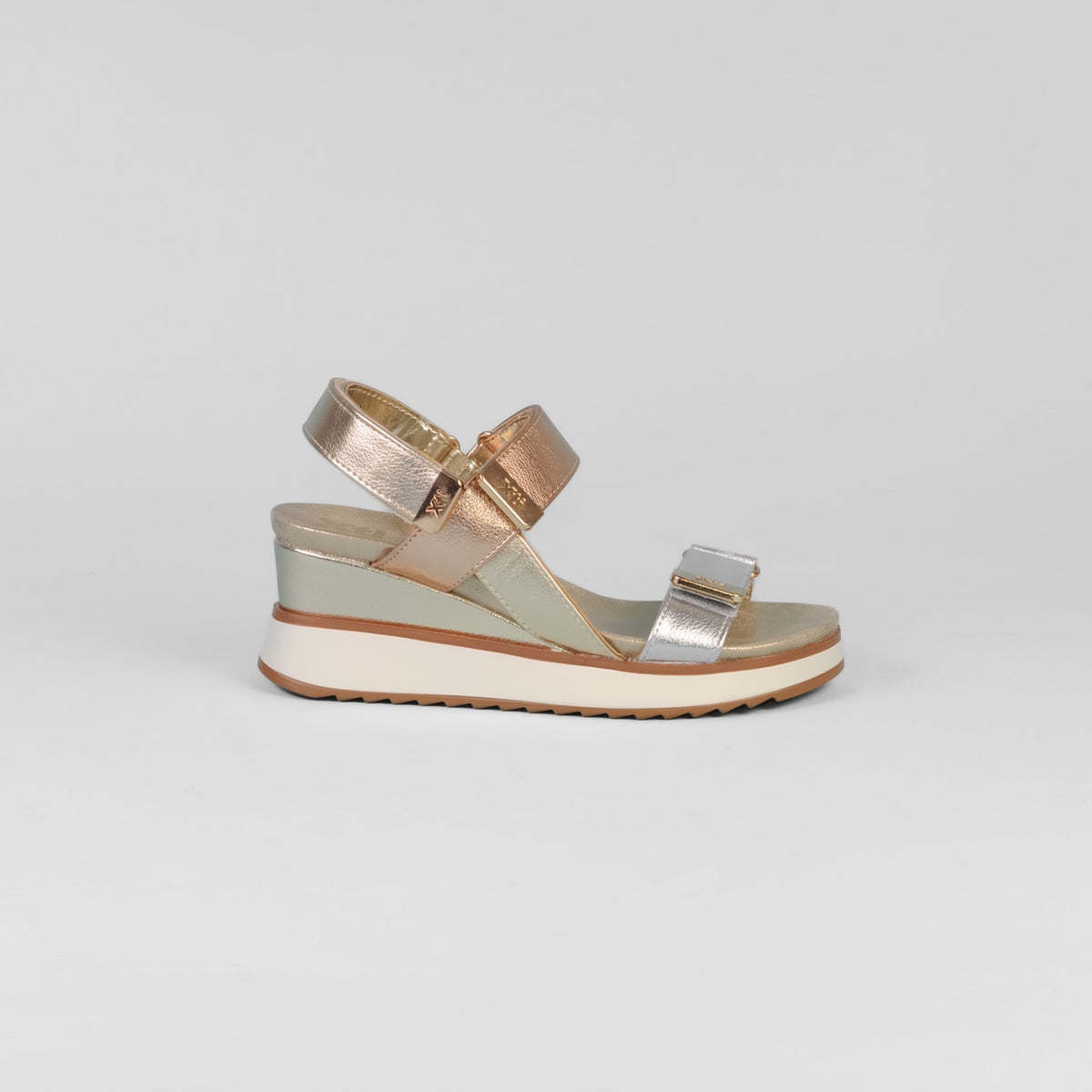 Xti - 143882 Gold Multi Wedge Sandal