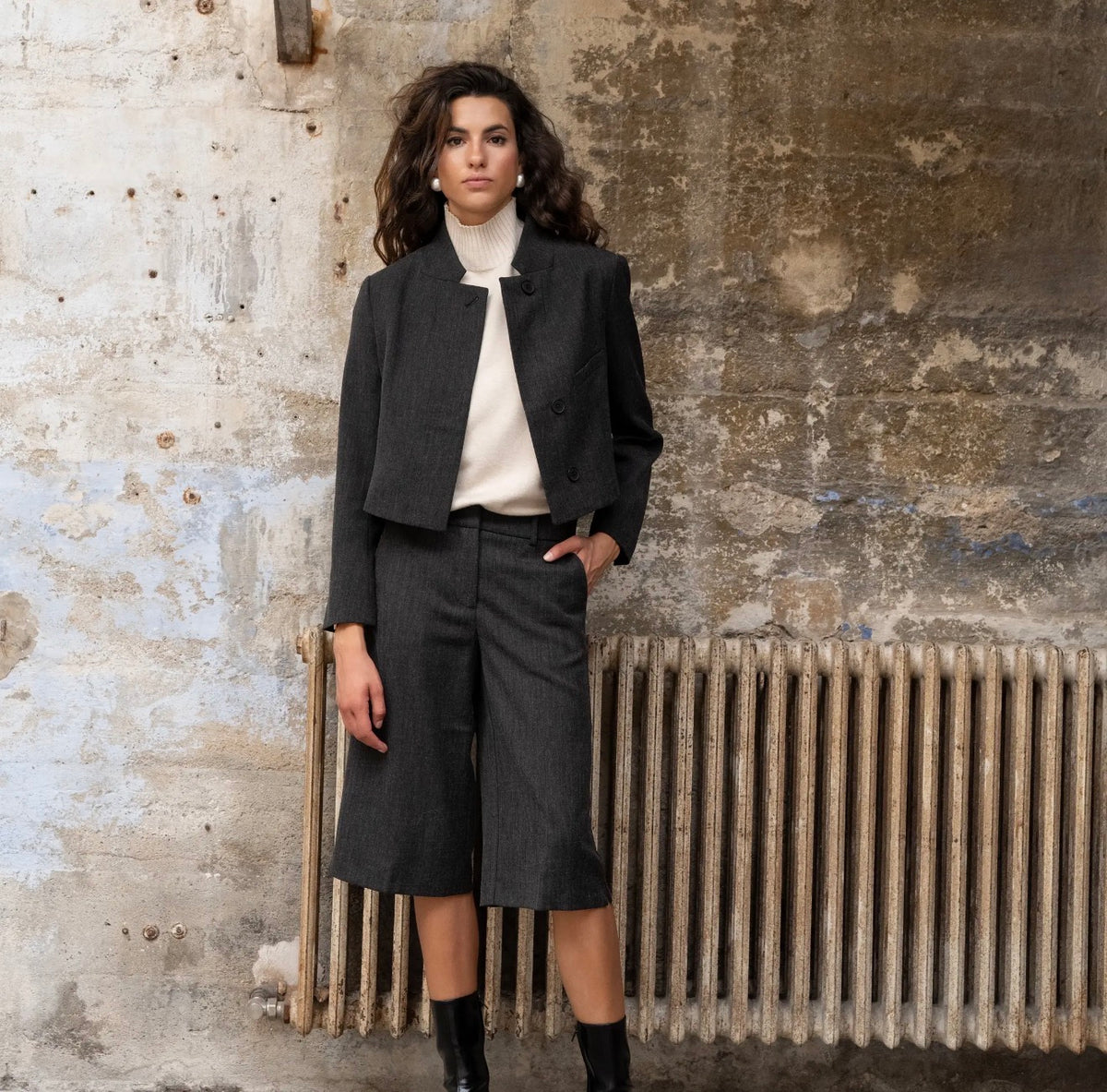 Anna - Charcoal Bermuda Trousers