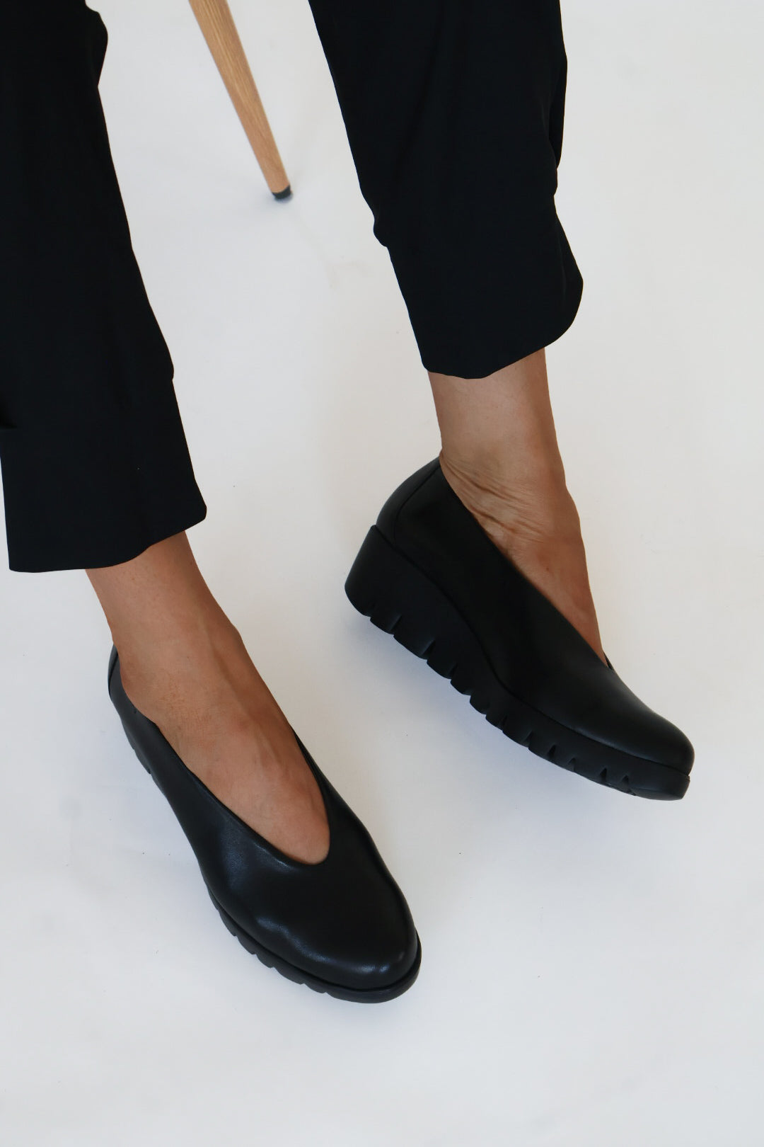 Wonders - C-33100 Black Wedge Pump
