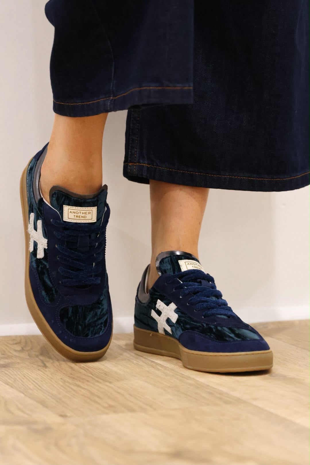 Another Trend - [BLUE] A0348527 Blue Velvet & Suede Trainer