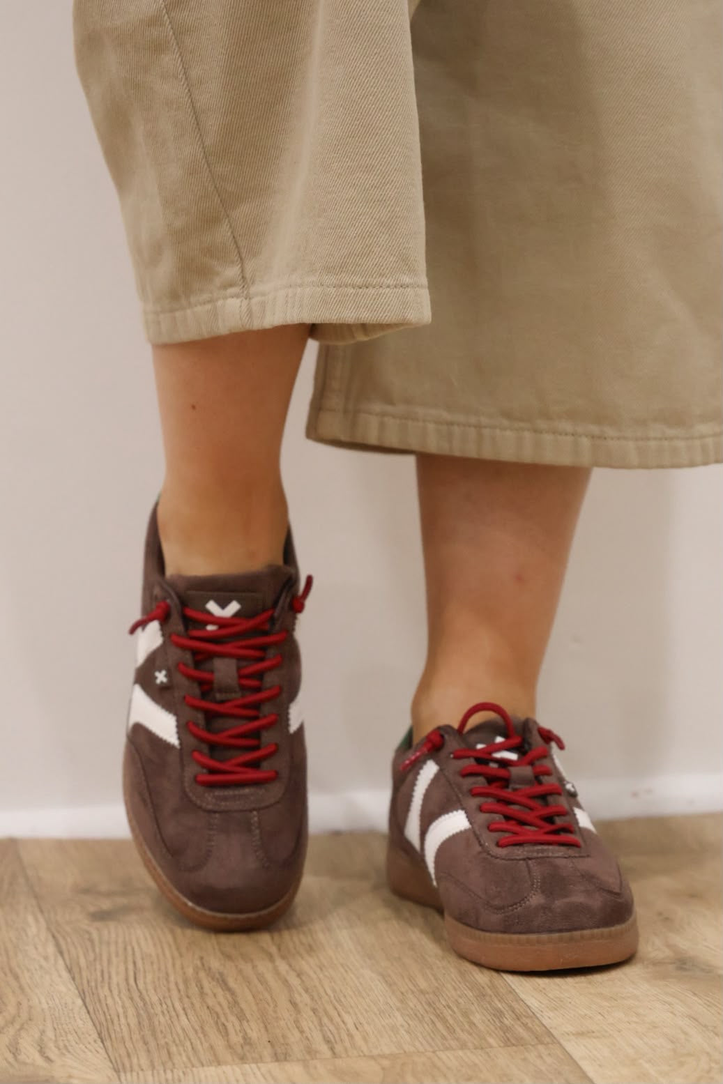 XTI - 144170 Brown Elastic Trainer