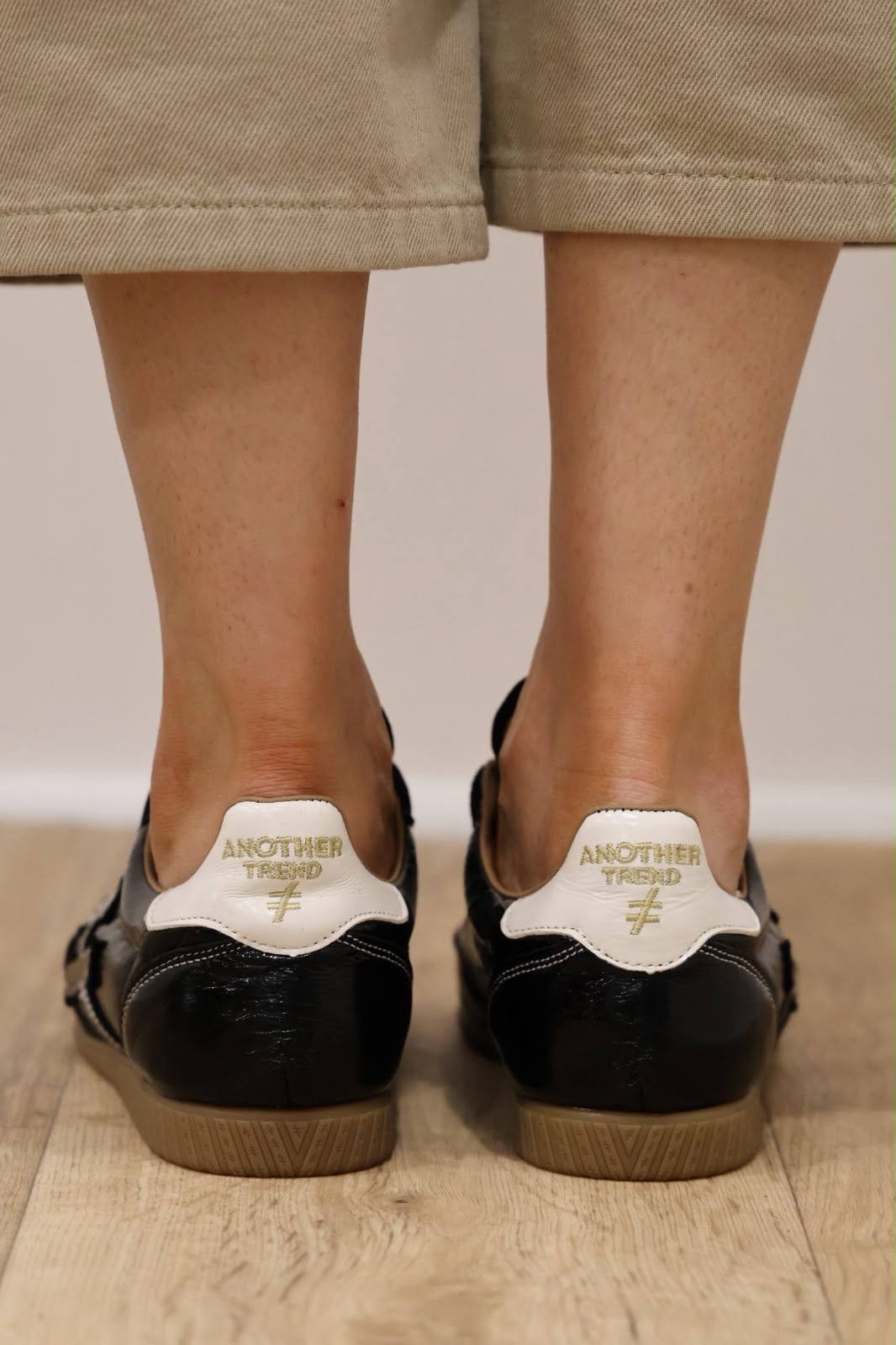 Another Trend - A07847 [Negro] Black & Bronze Patent Trainer