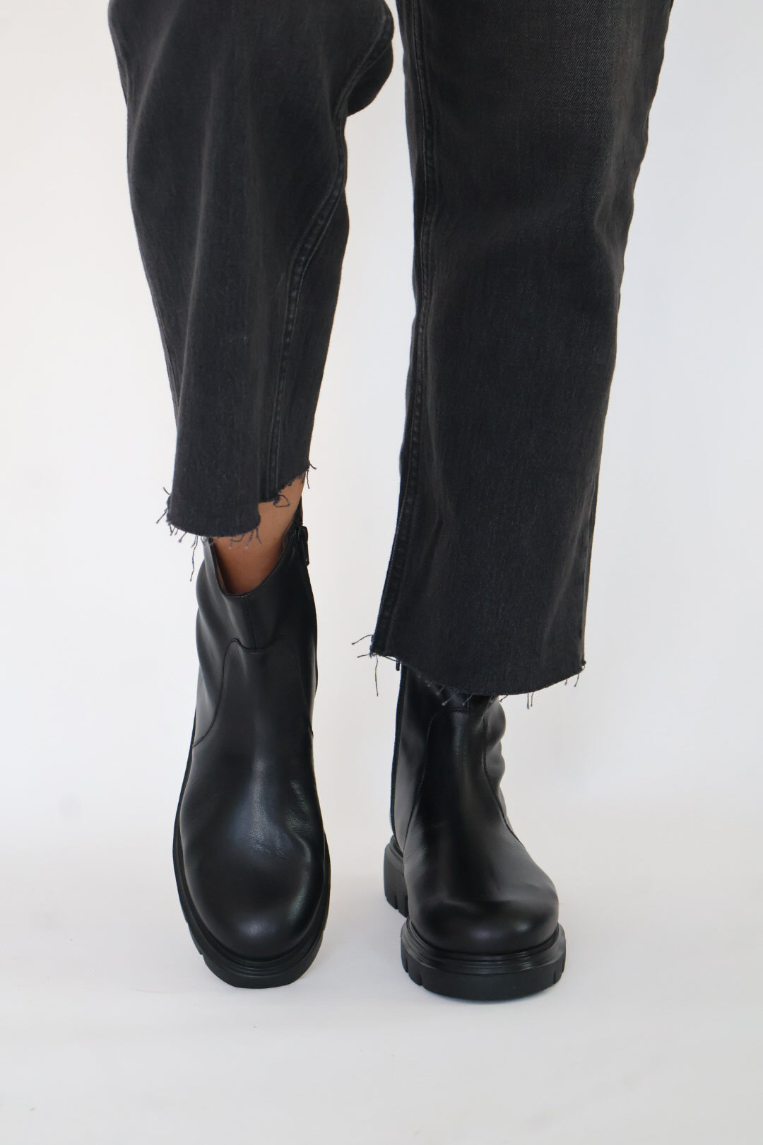 Wonders - A-4305 Black Chelsea Boot