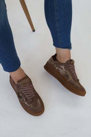 Meline - 525 SBT Taupe/Burgundy Platform Trainer