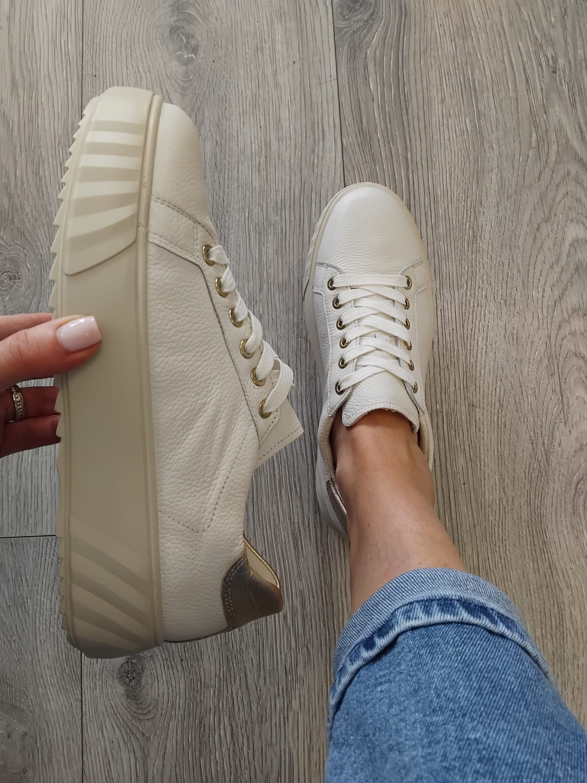 Ara - 46523 Cream Trainers with a Gold Trim