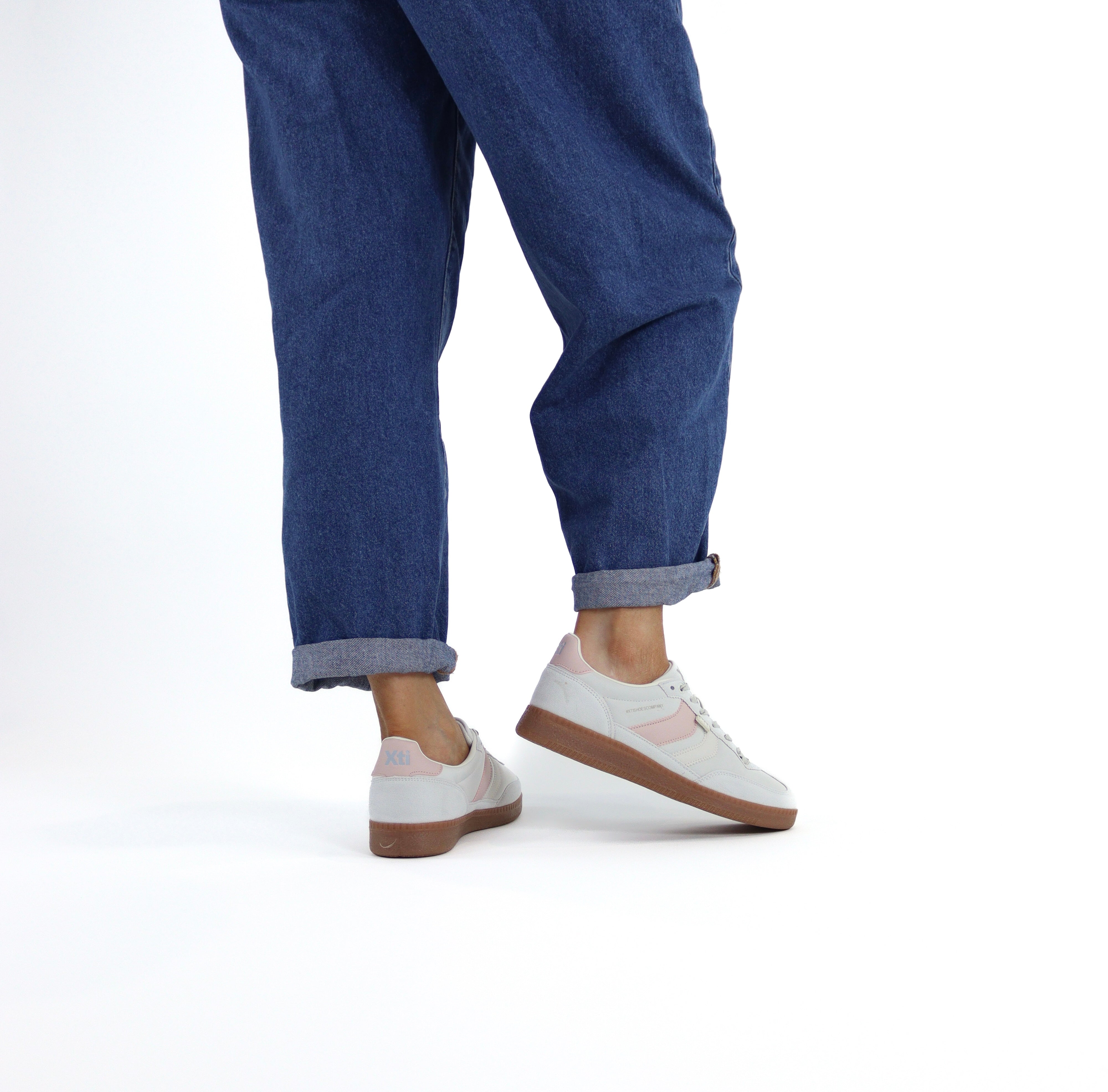 XTI - 145052 Light Grey Trainer