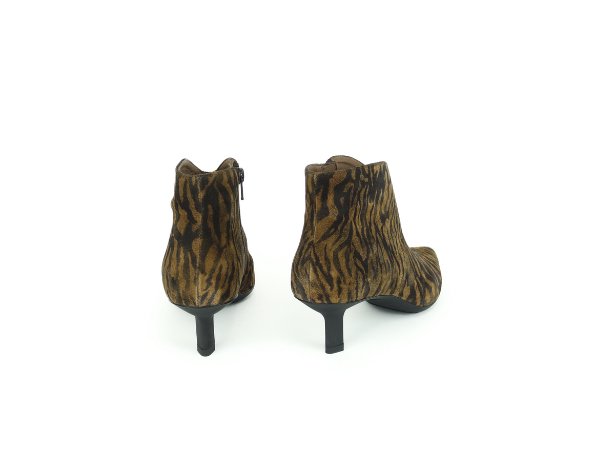 Wonders - G-7120 Brown Zebra Print