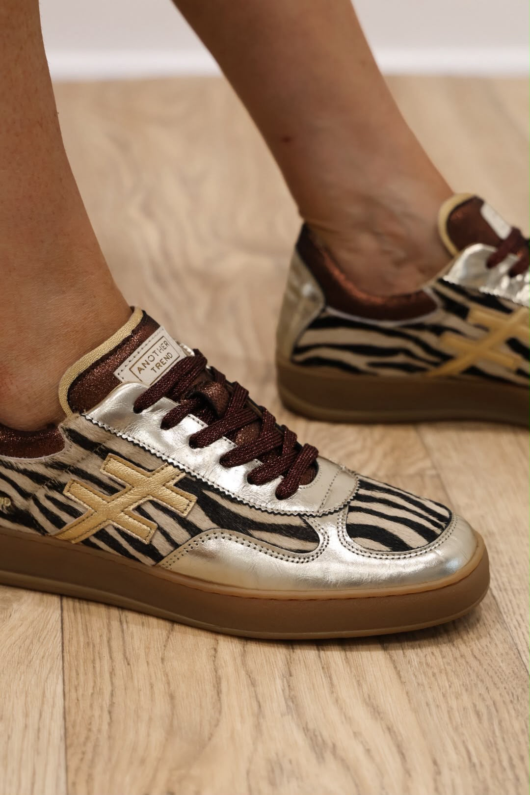 Another Trend - A03490 [Platino] Gold & Zebra Trainer