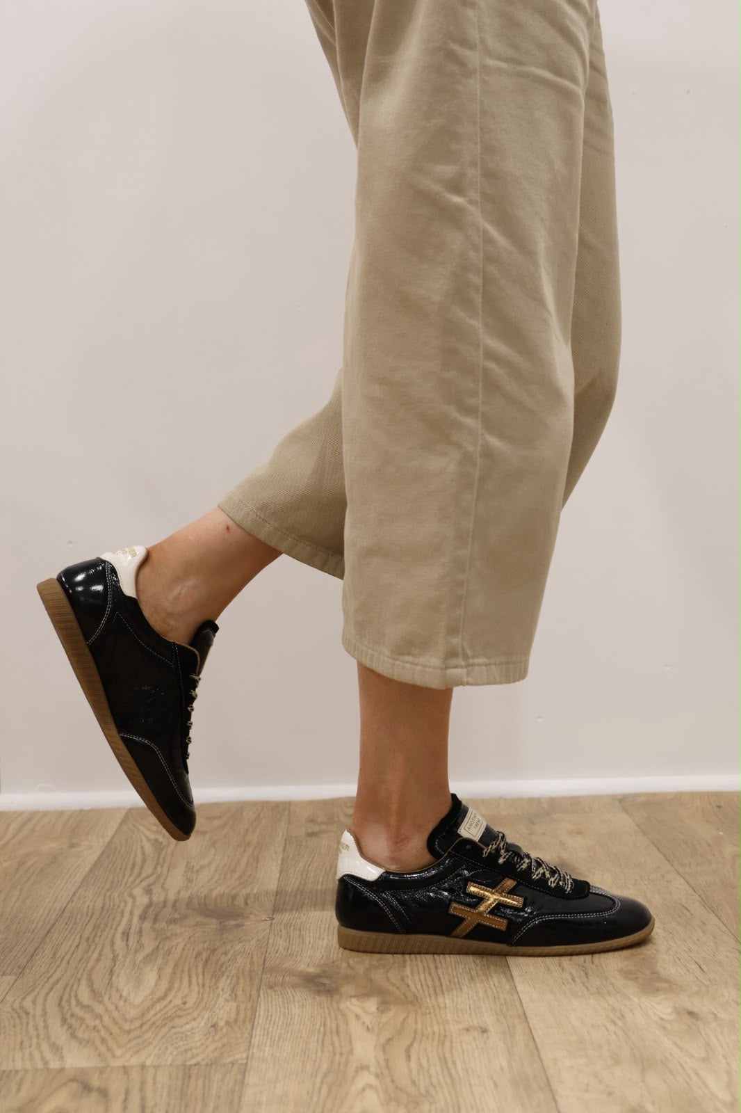 Another Trend - A07847 [Negro] Black & Bronze Patent Trainer