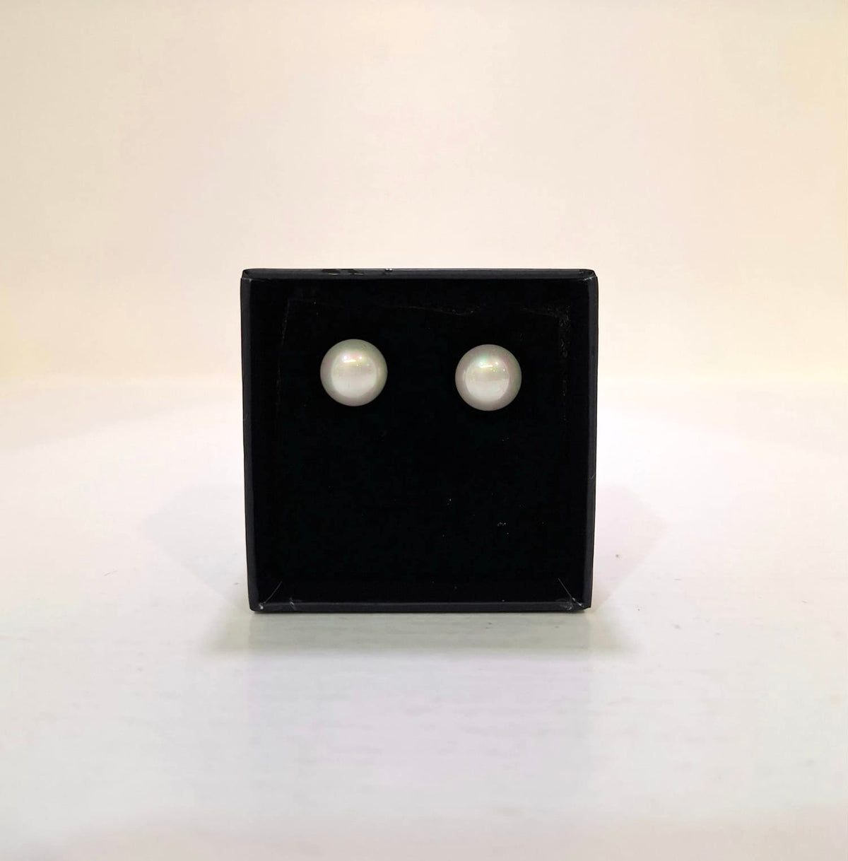 Karen Sampson - J7653 Pearl Stud Earrings