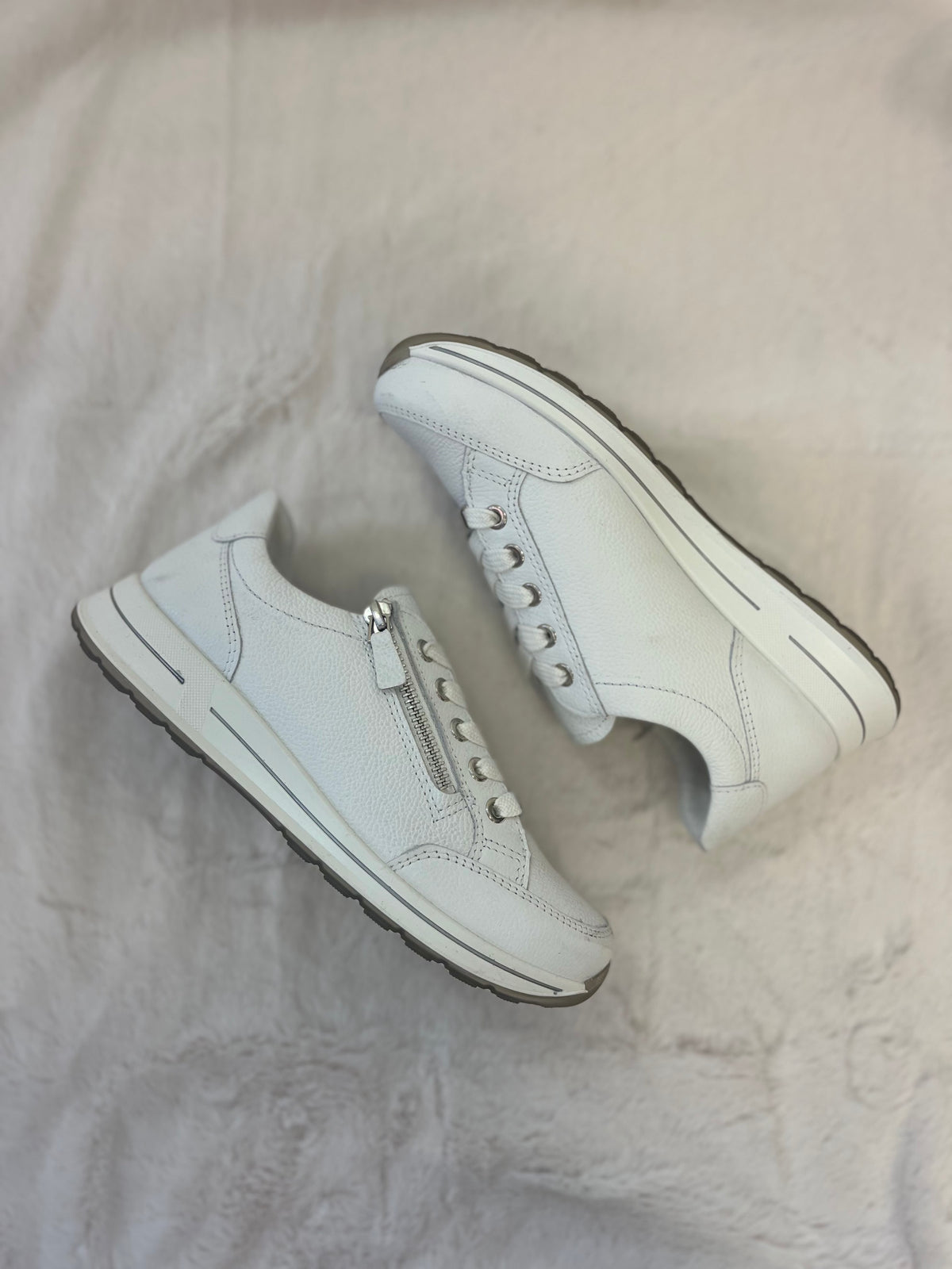 Ara - 55801 White Zip Trainer