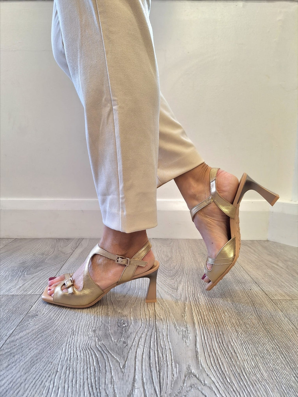 Hispanitas - 264814 Gold Buckle Sandal