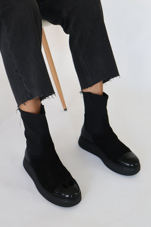 Wonders - A-5207 Black Flatform Ankle Boot