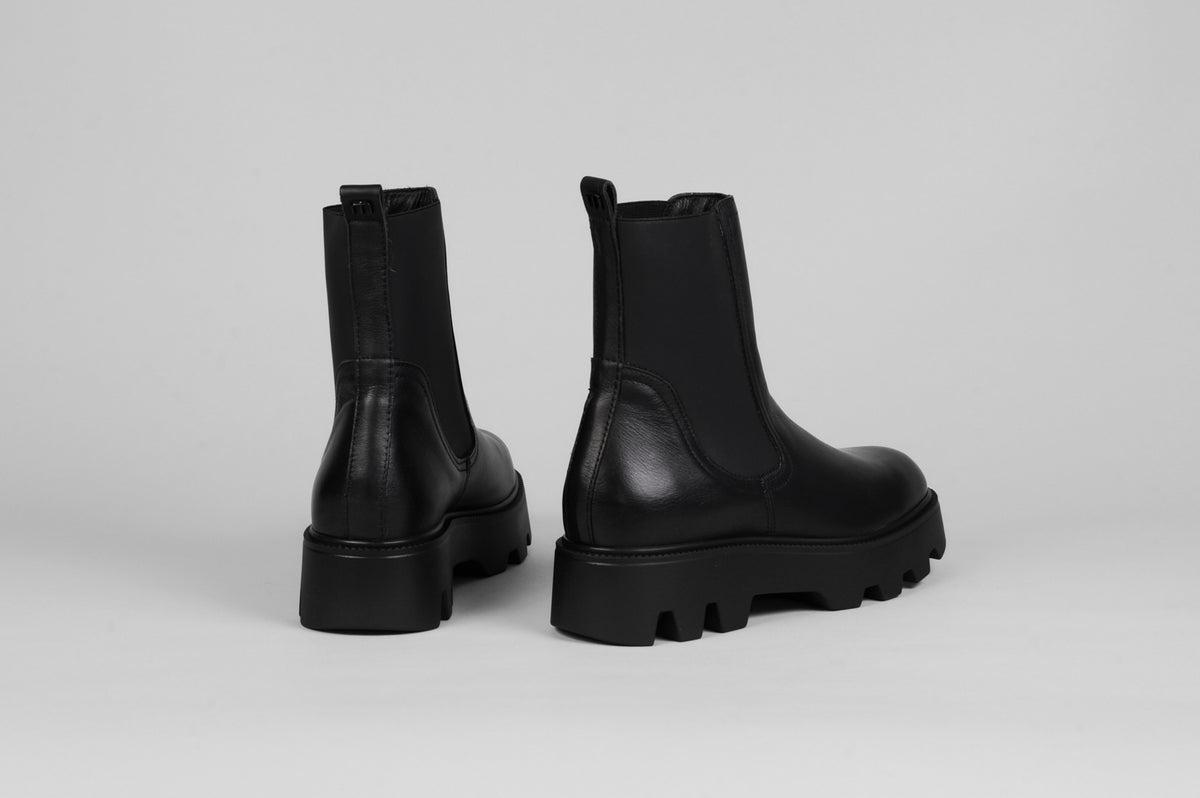 MJUS - Black Leather Chelsea Boot