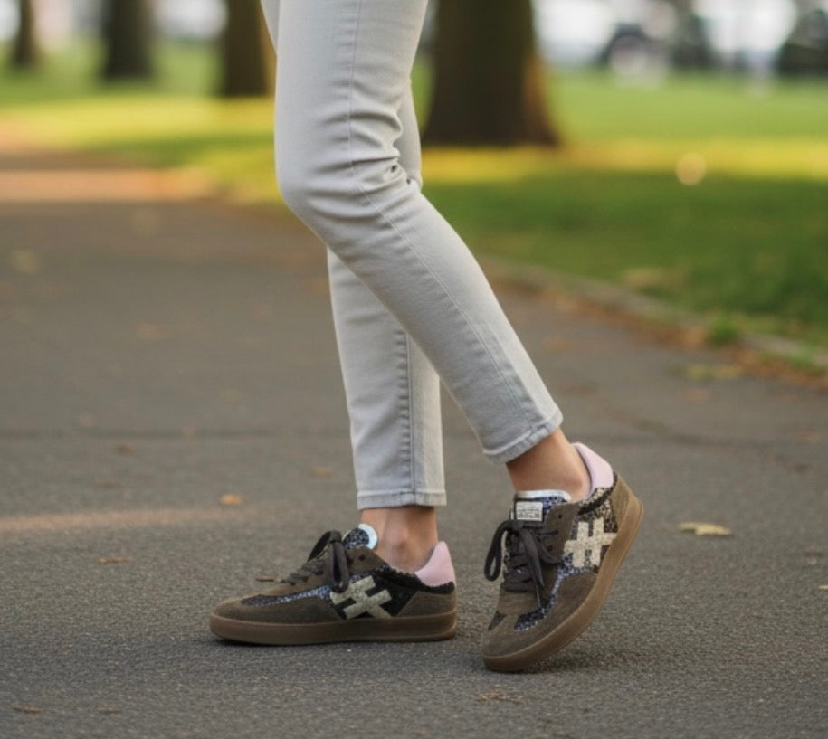 Another Trend - A032 [Tostado] Taupe Suede Trainer